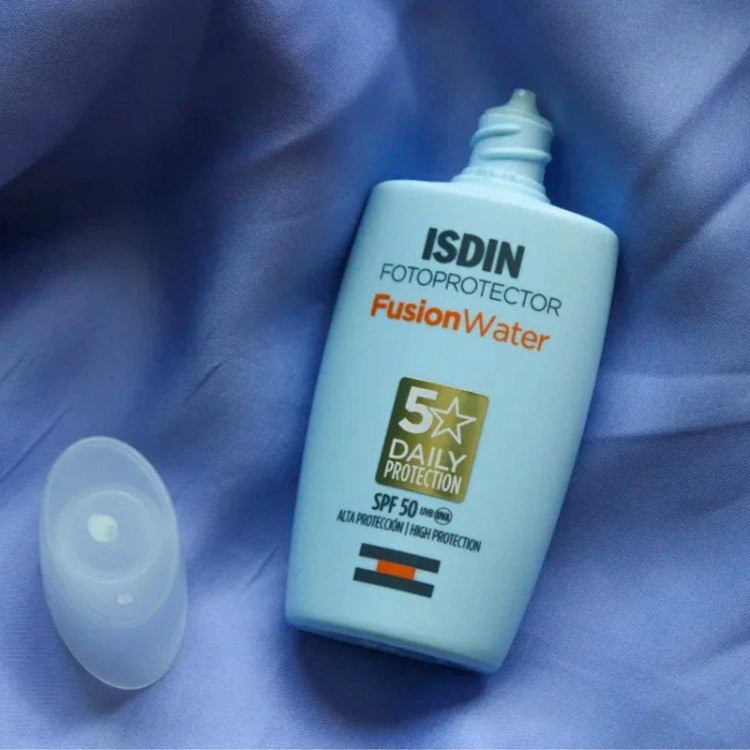 ضد آفتاب ابرسان مجیک ایزدین FUSION WATER MAGIC ISDINحاوی SPF50