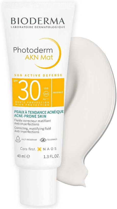 کرم ضد آفتاب بدون رنگ بایودرما SPF 30 مدل Photoderm AKN مناسب پوستهای چرب و مختلط حجم 40 میلیلیتر