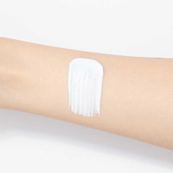 کرم ضد آفتاب روشن کننده و آبرسان SPF50 فارم استی Farm Stay مدل Hyaluronic Acid Water Tox